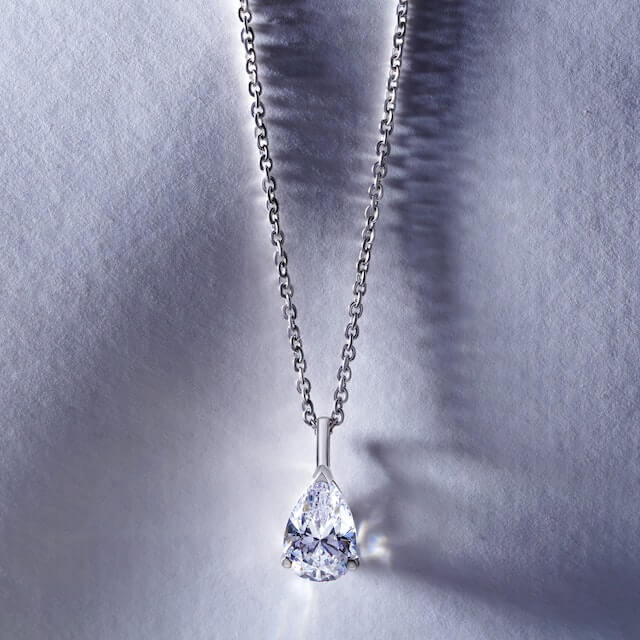 Silver necklace with a diamond